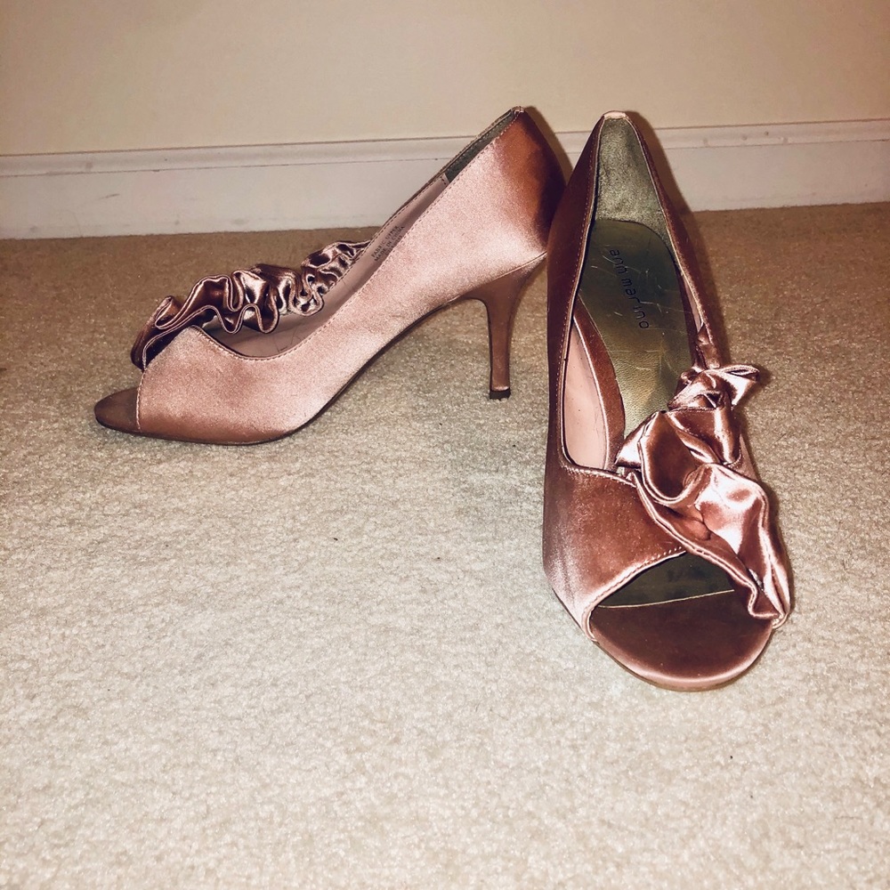 Open toe Rose satin pumps w/ ruffle